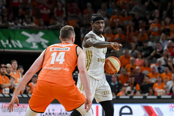 她虽然年龄 她虽然年龄