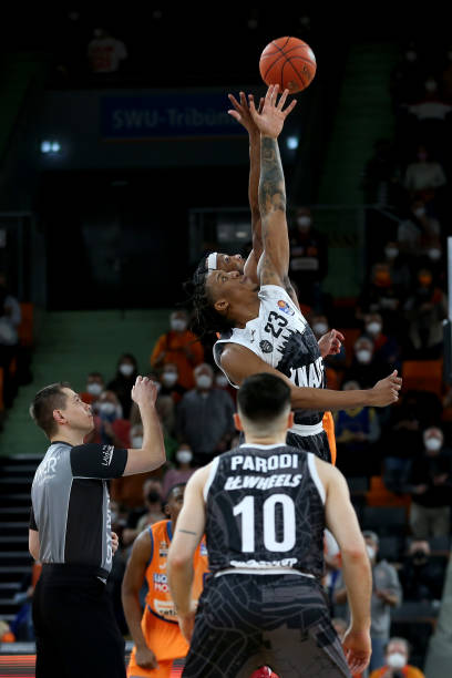 库里临危受 库里临危受